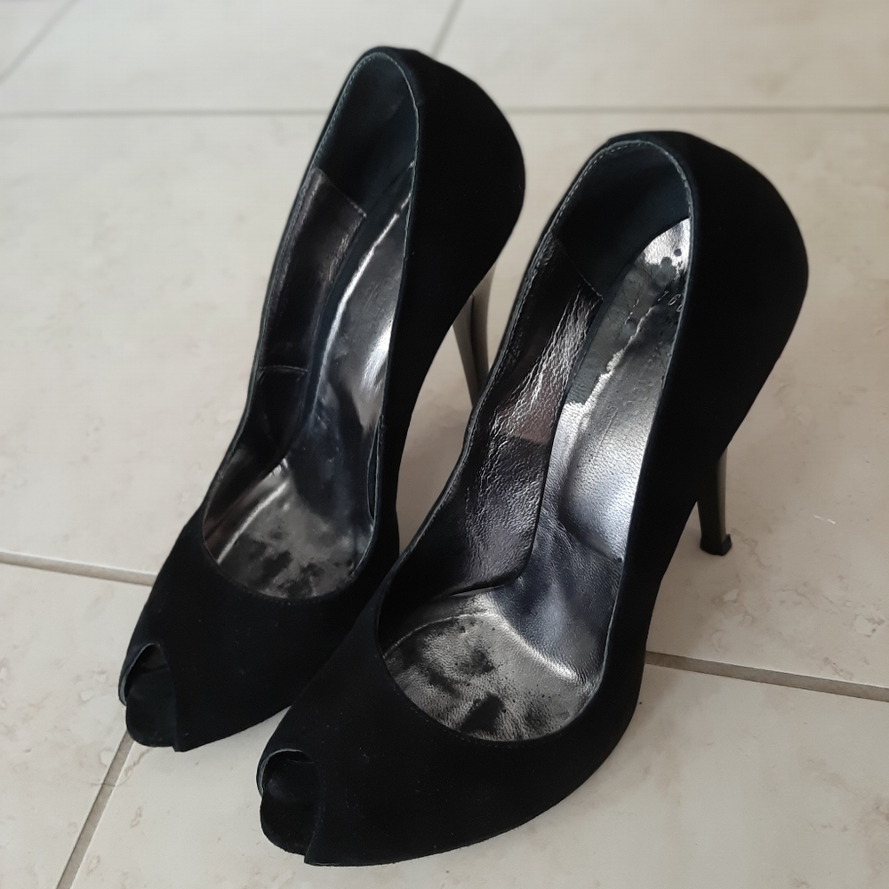 SOLD- Marco pini Black suede peep toes
